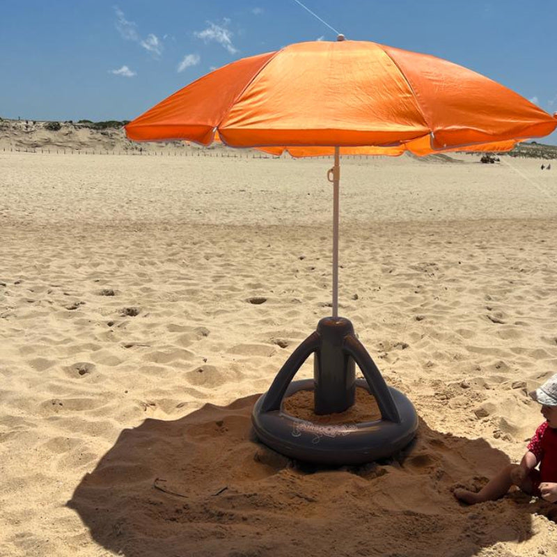 Airboom Grey mit Pumpe – Der aufblasbare Sonnenschirmständer mit Getränkekühler für den Strand