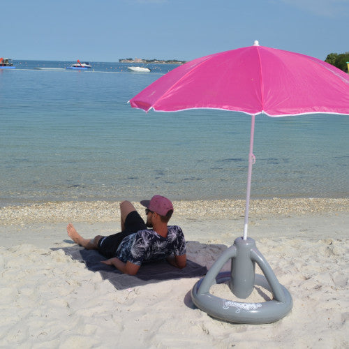 Airboom Pink mit Pumpe – Der aufblasbare Sonnenschirmständer mit Getränkekühler für den Strand